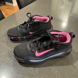 Nike Kids ISOFLY Basketball Shoes, size 2